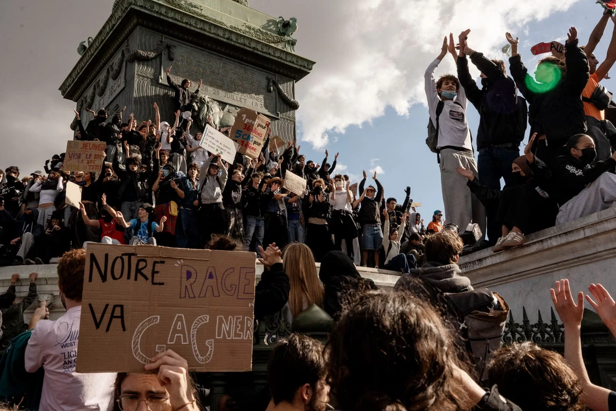 Du monde agricole aux lycées, la France à bout de nerfs