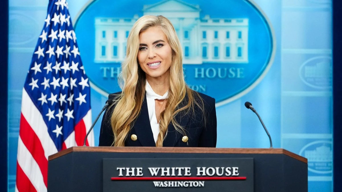 "Полный провал": новый пресс-секретарь Трампа спешно покинула зал всего через 14 минут